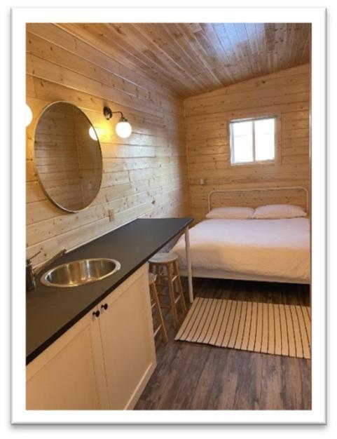 Our Cabin Bed & Breakfast Yellowknife Extérieur photo