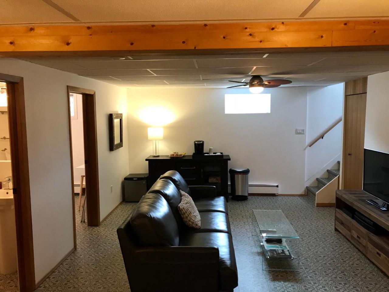Our Cabin Bed & Breakfast Yellowknife Extérieur photo