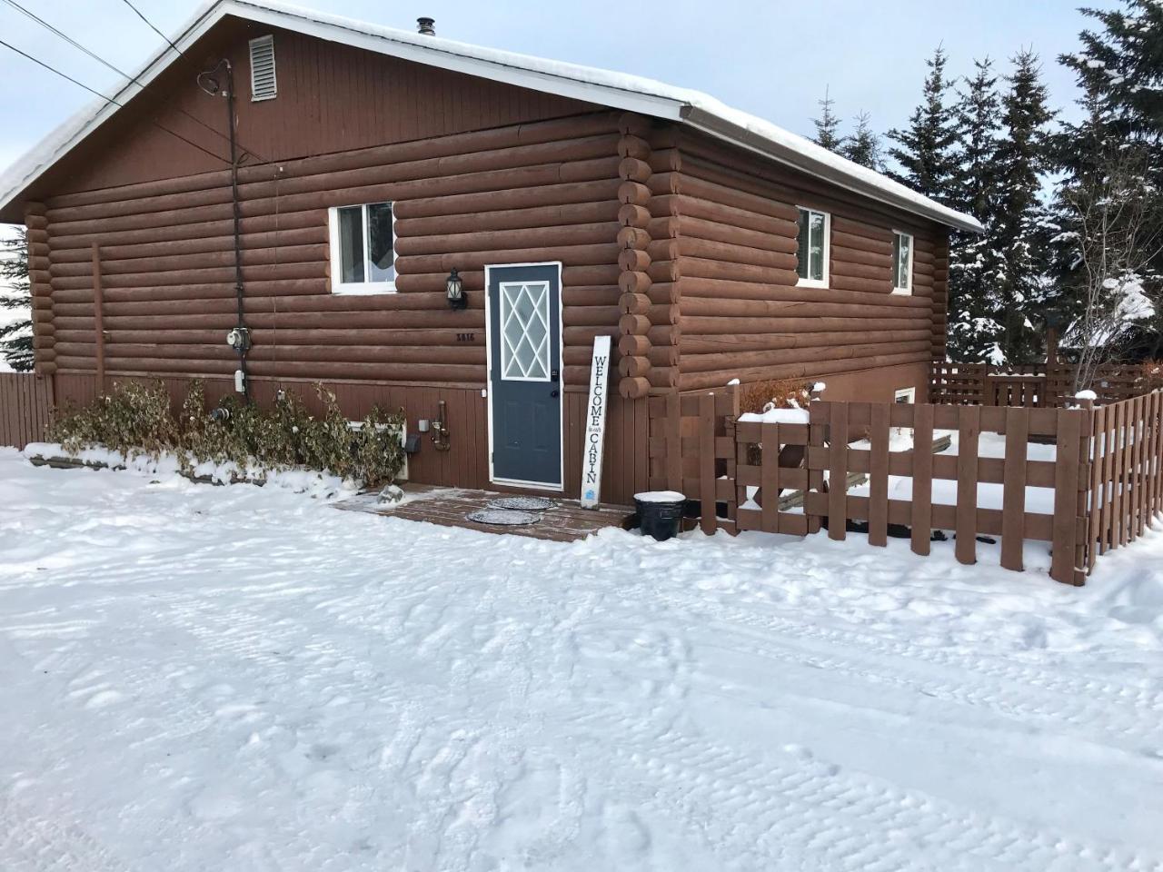 Our Cabin Bed & Breakfast Yellowknife Extérieur photo