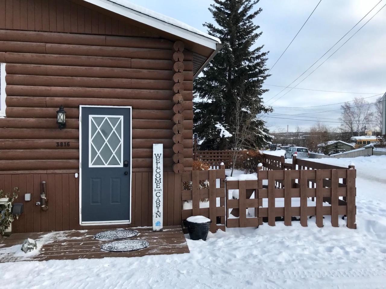 Our Cabin Bed & Breakfast Yellowknife Extérieur photo