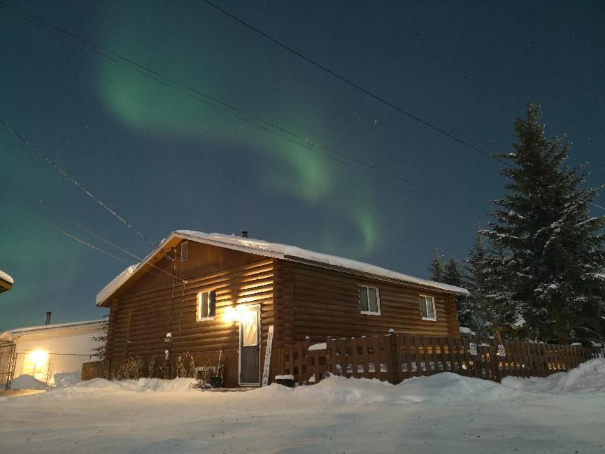 Our Cabin Bed & Breakfast Yellowknife Extérieur photo